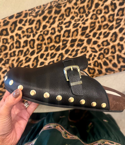 Toni stud clog