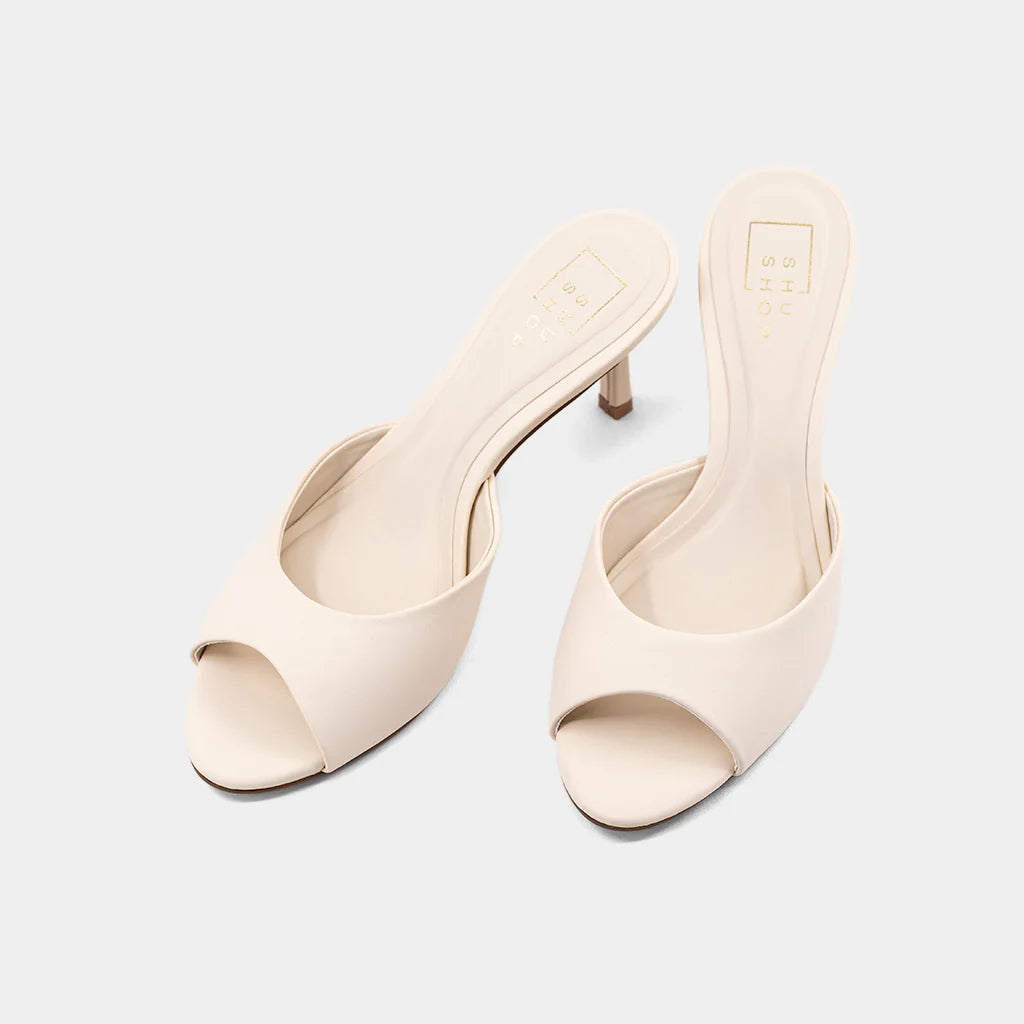 Elaine heel