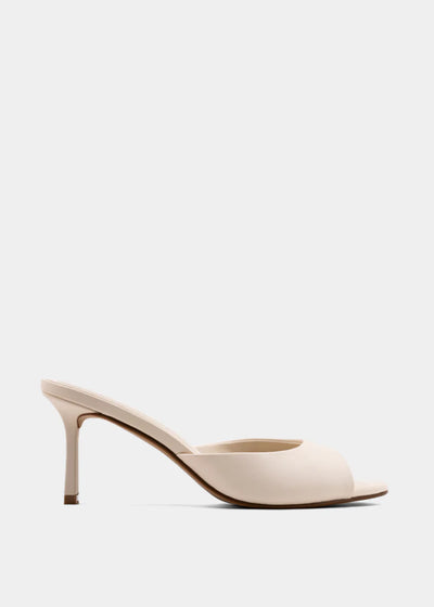 Elaine heel